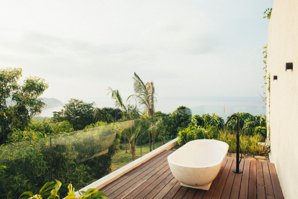 Villa Solah master bedroom outdoor bathtub